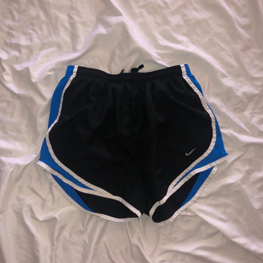 nike shorts size small